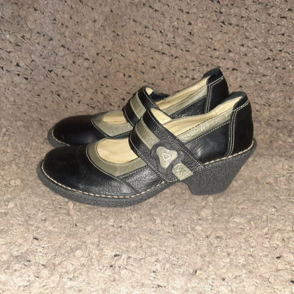 JUNGLA-Black/Gray  Leather Mary Jane Flats-Crepe Rubber Soles-Sz 37-Near Mint - Picture 2 of 7